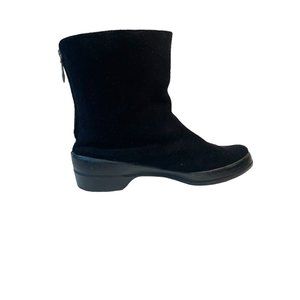 Clarks Boots Women Size 5 Igloos Black Suede With Sherpa Lining Zip Up Back
